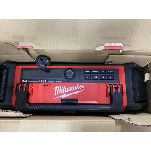 Milwaukee M18 PRCDAB+-0 PACKOUT Radio budowlane Milwaukee z ładowarką 4933472112