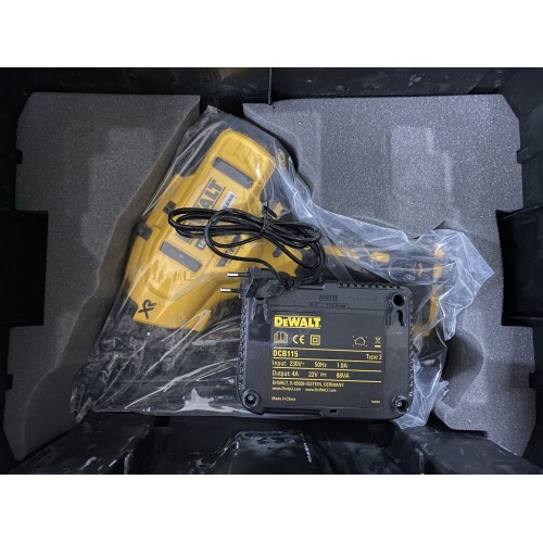 DeWALT akumulatorowa sztyfciarka/gwoździarka do wykończeń 18V Li-Ion 2x5,0Ah DCN650P2