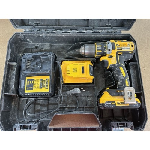 DeWALT DCD790D2 Aku Wiertarko-wkrętarka 13mm XR Li-ion (2x2,0Ah/18V) Tstak