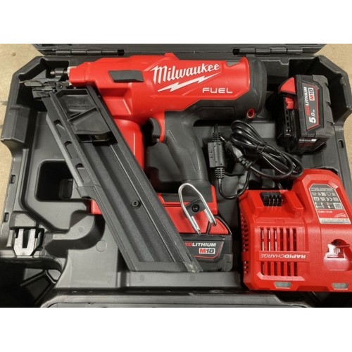 Milwaukee M18 FFN-502C Gwoździarka akumulatorowa 2x5.0 Ah, Walizka 4933471404