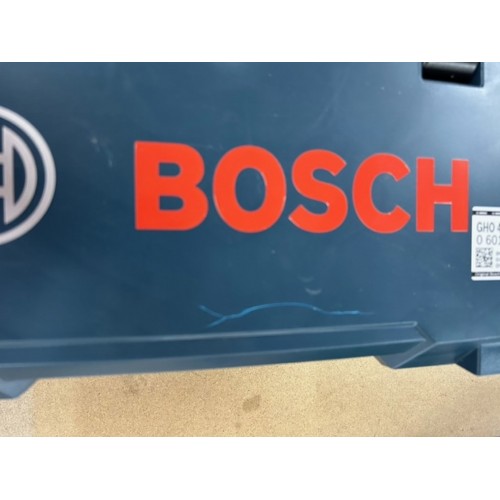 BOSCH GHO 40-82 C Strug 060159A76A